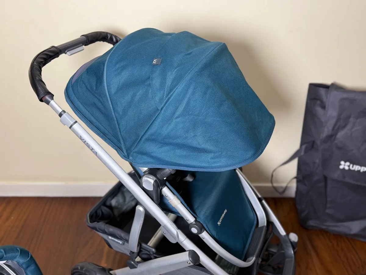 Like NEW Uppababy VistaV2 Finn car seat&isofix - Image 3