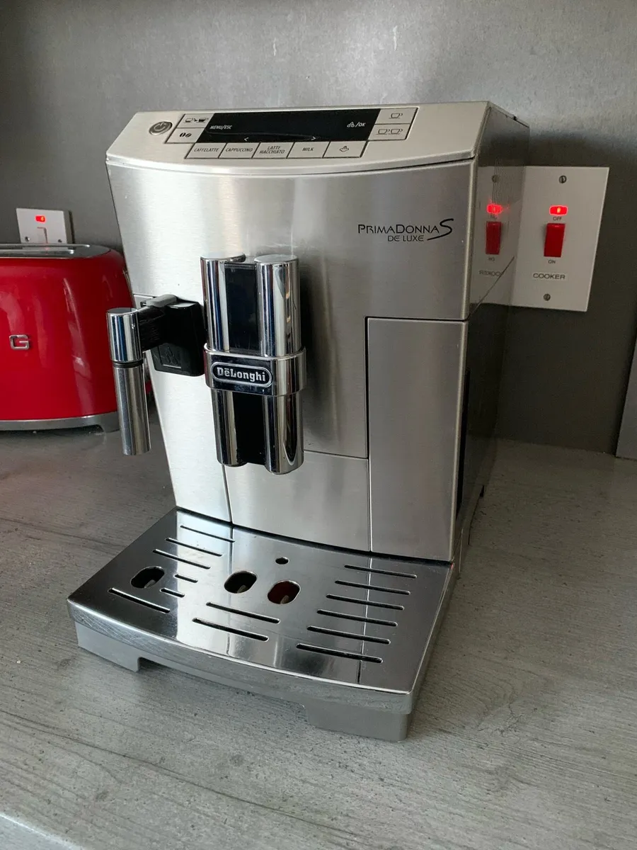 Delonghi coffee machine - Image 1
