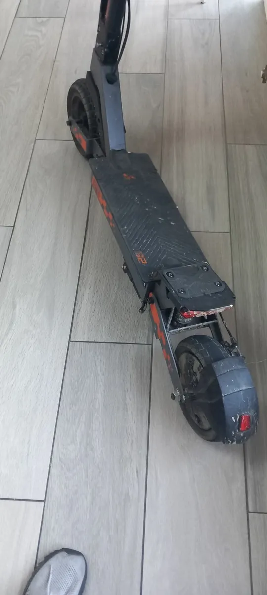 kukirin G2 scooter 9 months old - Image 2