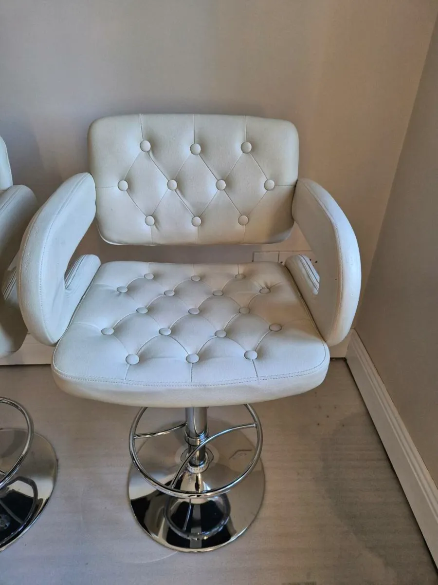 2 kitchen stools for 40e - Image 2