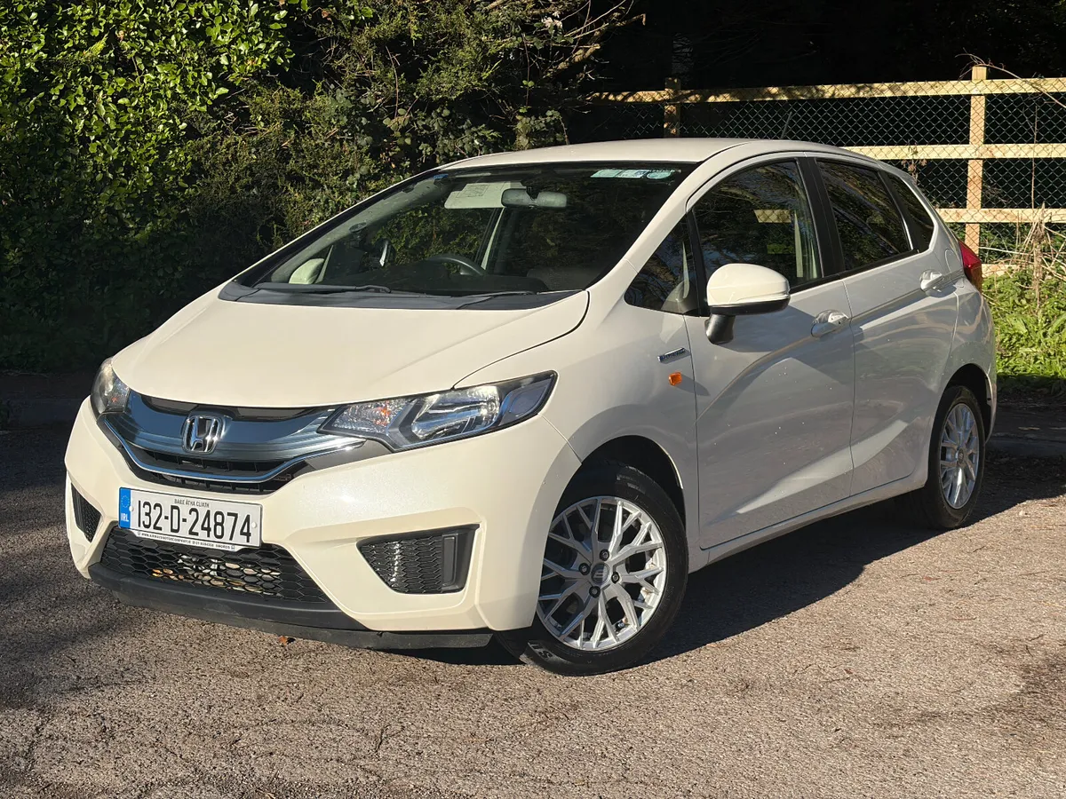 2013 HONDA FIT 1.5 PETROL HYBRID AUTOMATIC - Image 3
