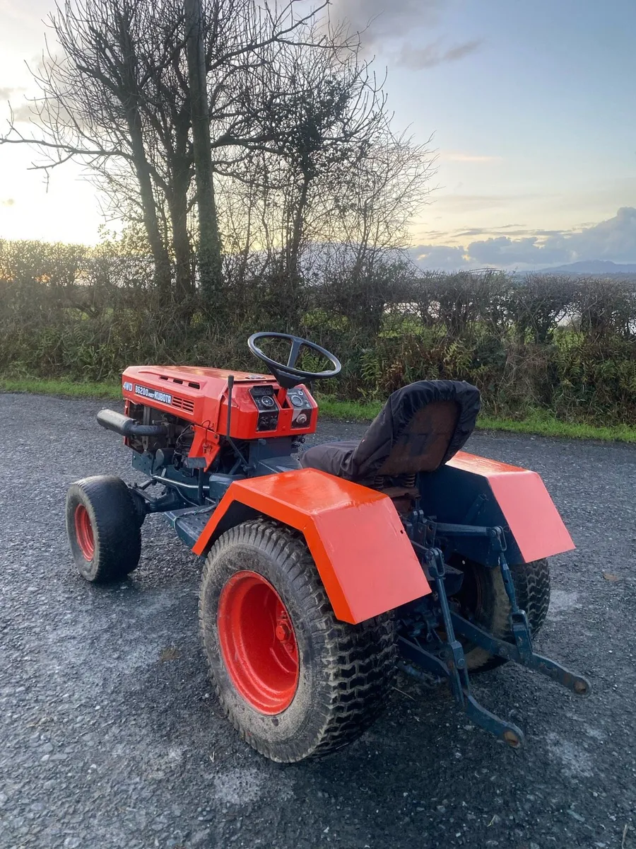 Kubota 6200 compact tractor - Image 4