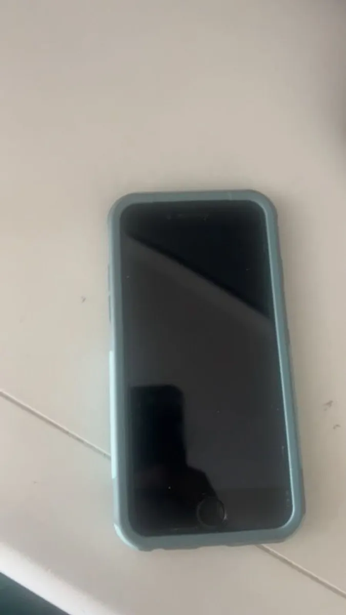 Iphone 8 - Image 2