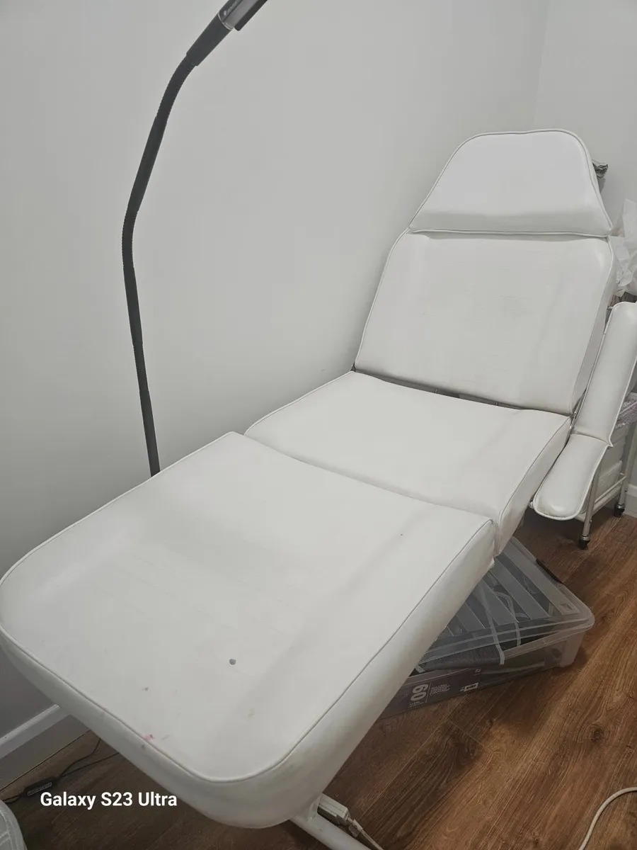 Beauty salon equipment - Image 1