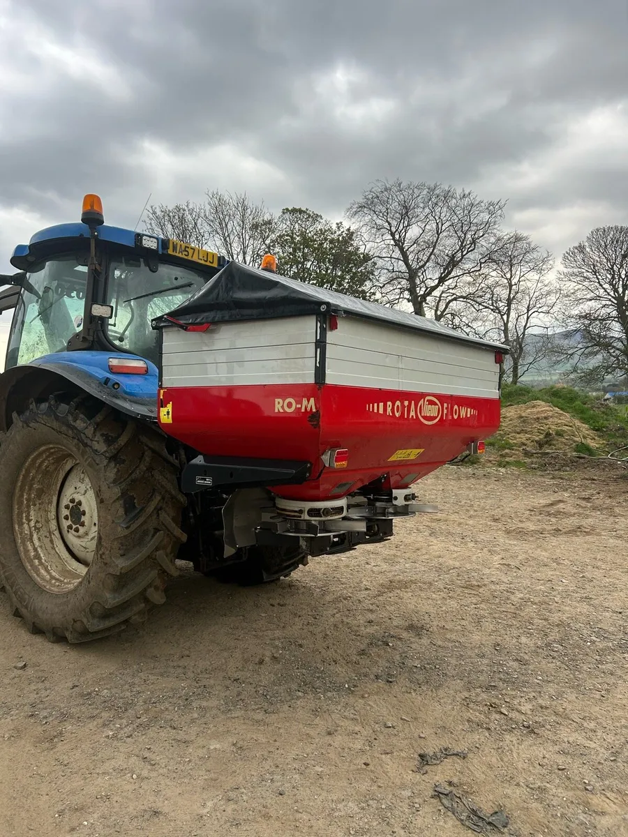 Vicon RO-M fertiliser sower - Image 1