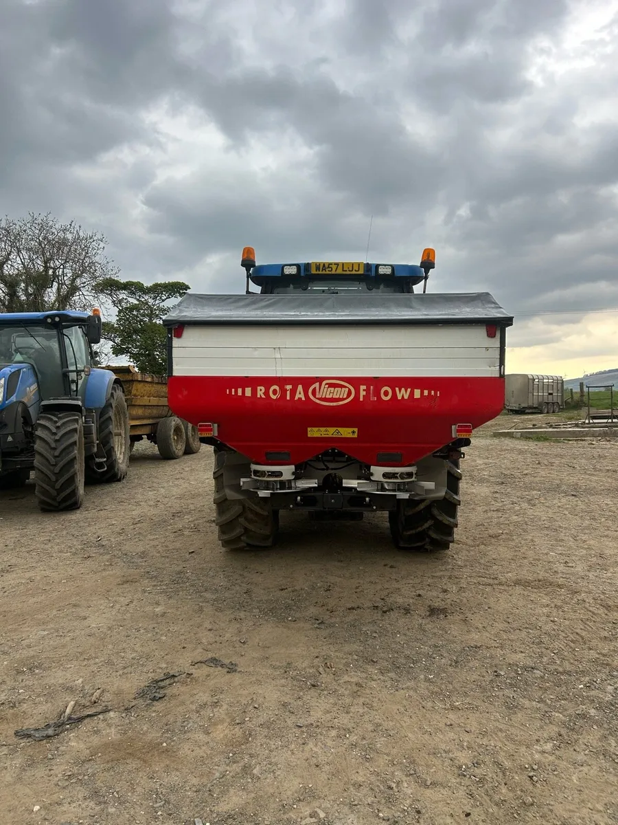 Vicon RO-M fertiliser sower - Image 2