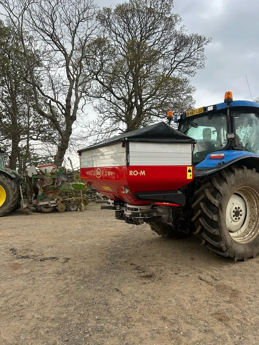 Vicon RO-M fertiliser sower - Image 3