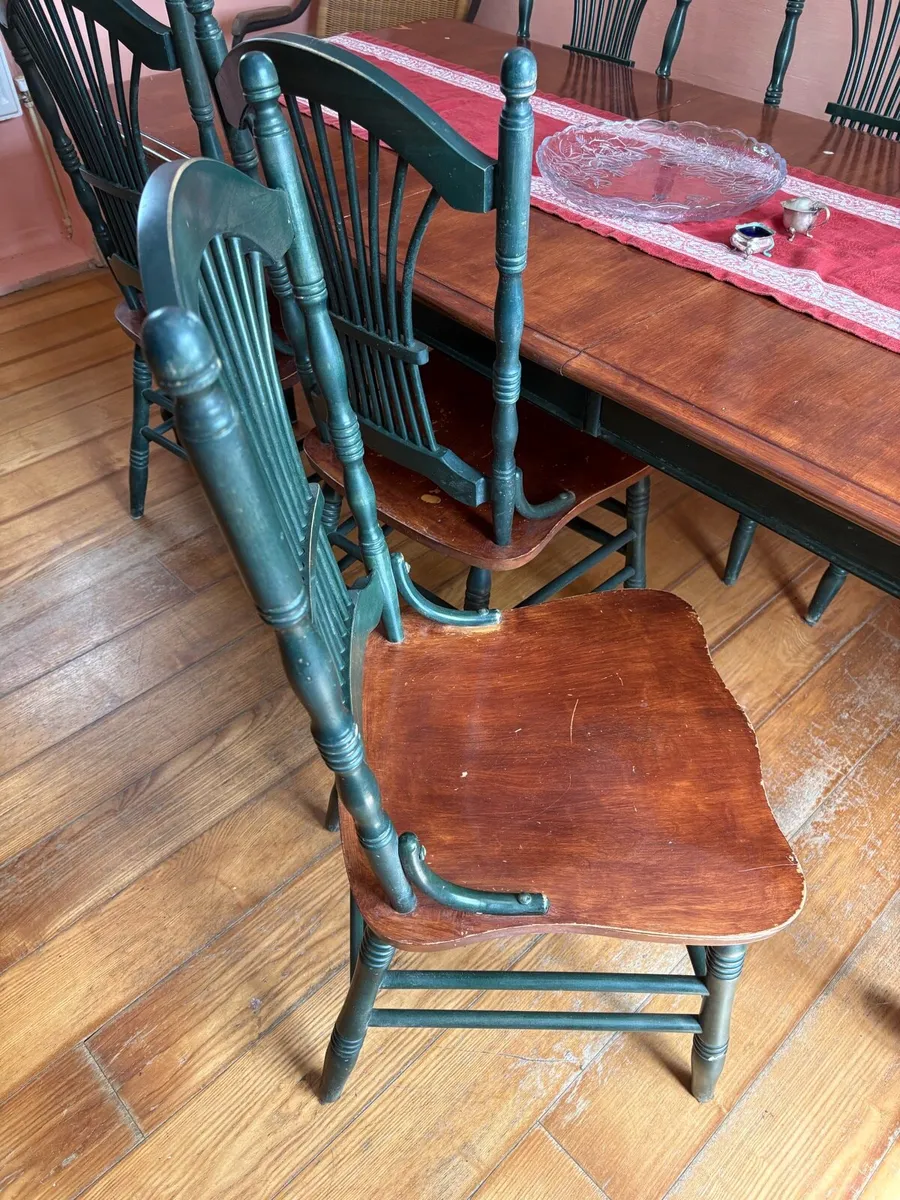 Table and chairs - Image 3