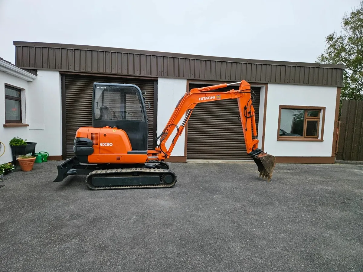 Hitachi EX30-3 1999 Excavator – excellent cond - Image 1