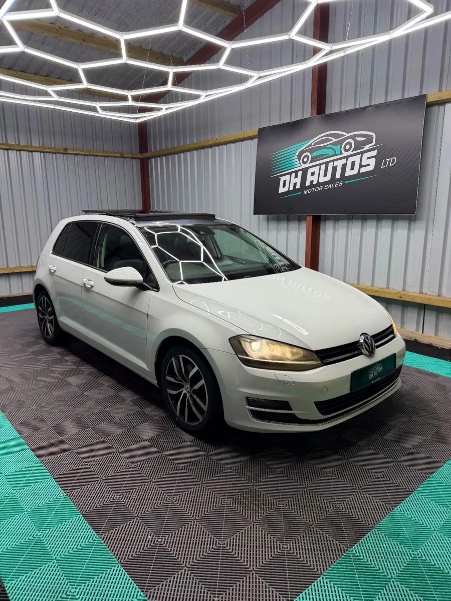 Volkswagen Golf 2014 - Highline + Panoroof! - Image 1