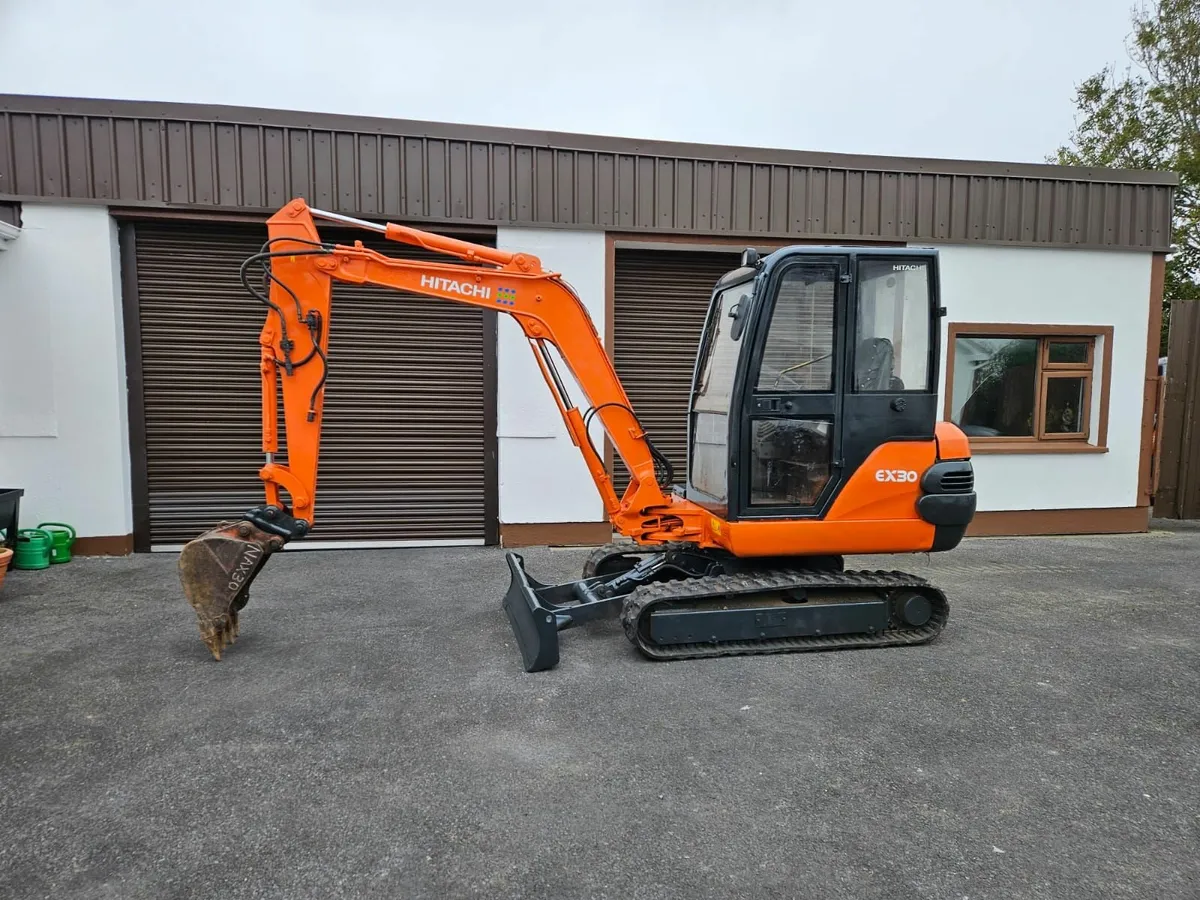 Hitachi EX30-3 1999 Excavator – excellent cond - Image 2