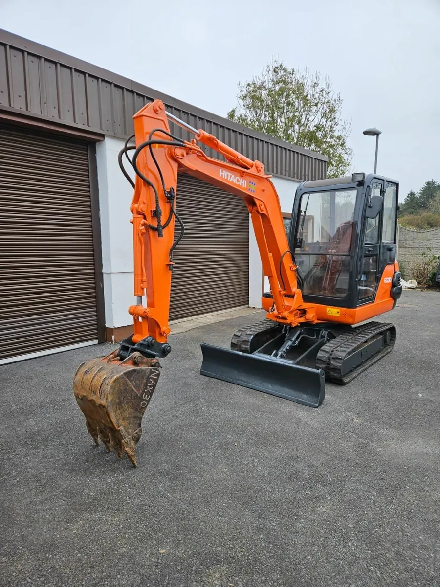 Hitachi EX30-3 1999 Excavator – excellent cond - Image 3