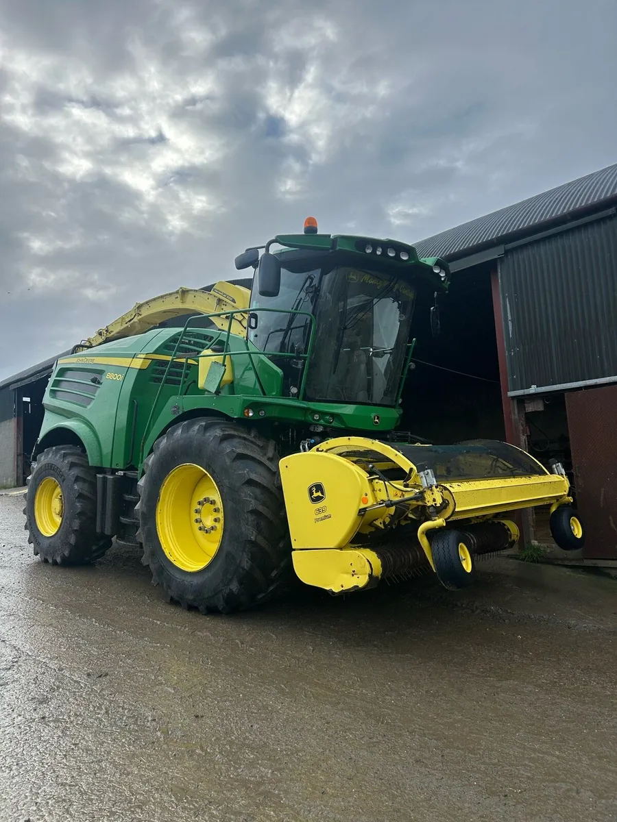 John Deere 8800i forage harvester - Image 1
