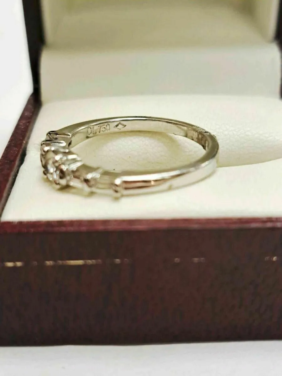 18K White Gold Diamond Ring 18CT - Image 2