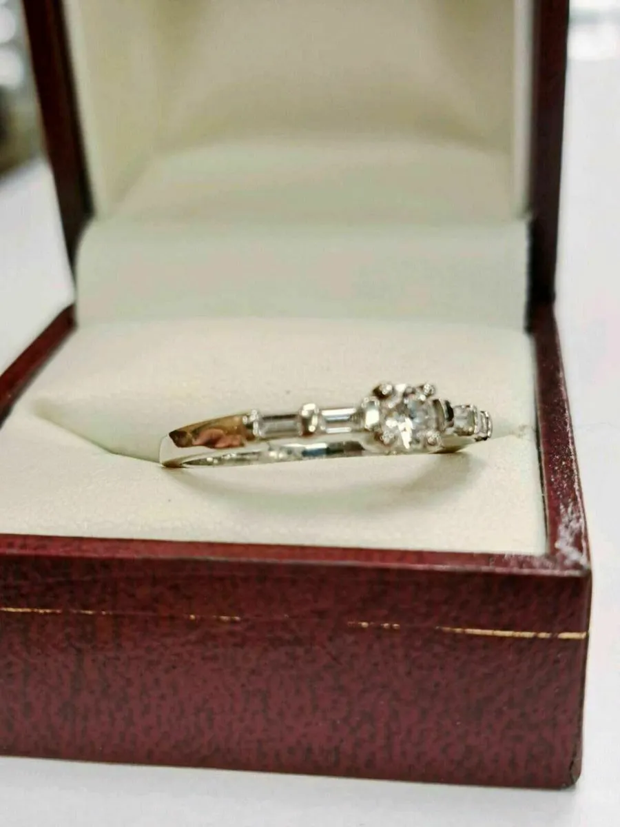 18K White Gold Diamond Ring 18CT - Image 3
