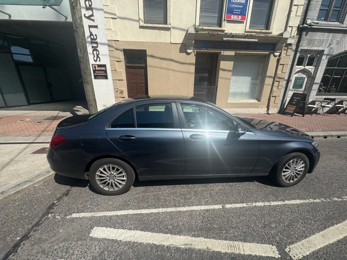Mercedes Benz C-Class 220d - Image 3