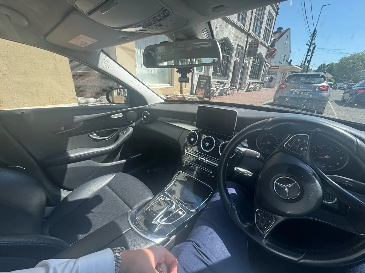 Mercedes Benz C-Class 220d - Image 4