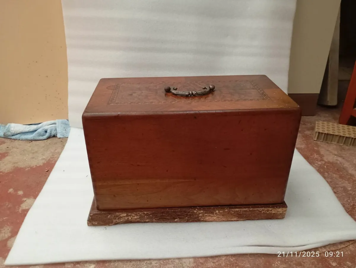 Antique Frister & Rossmann sewing machine - Image 2