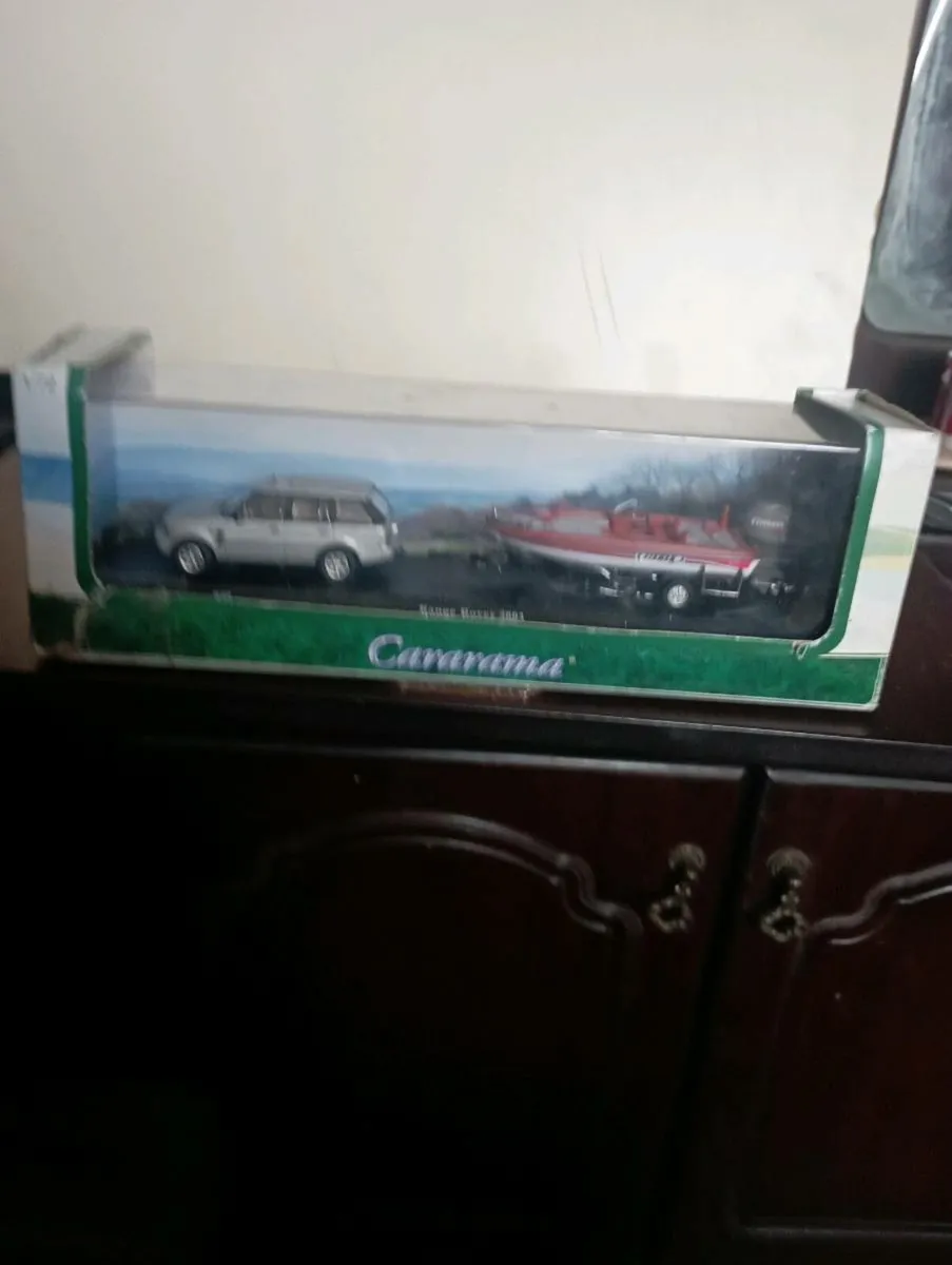 CARARAMA RANGE ROVER & FISHER  RIGD INFATABLE 1-72 - Image 1