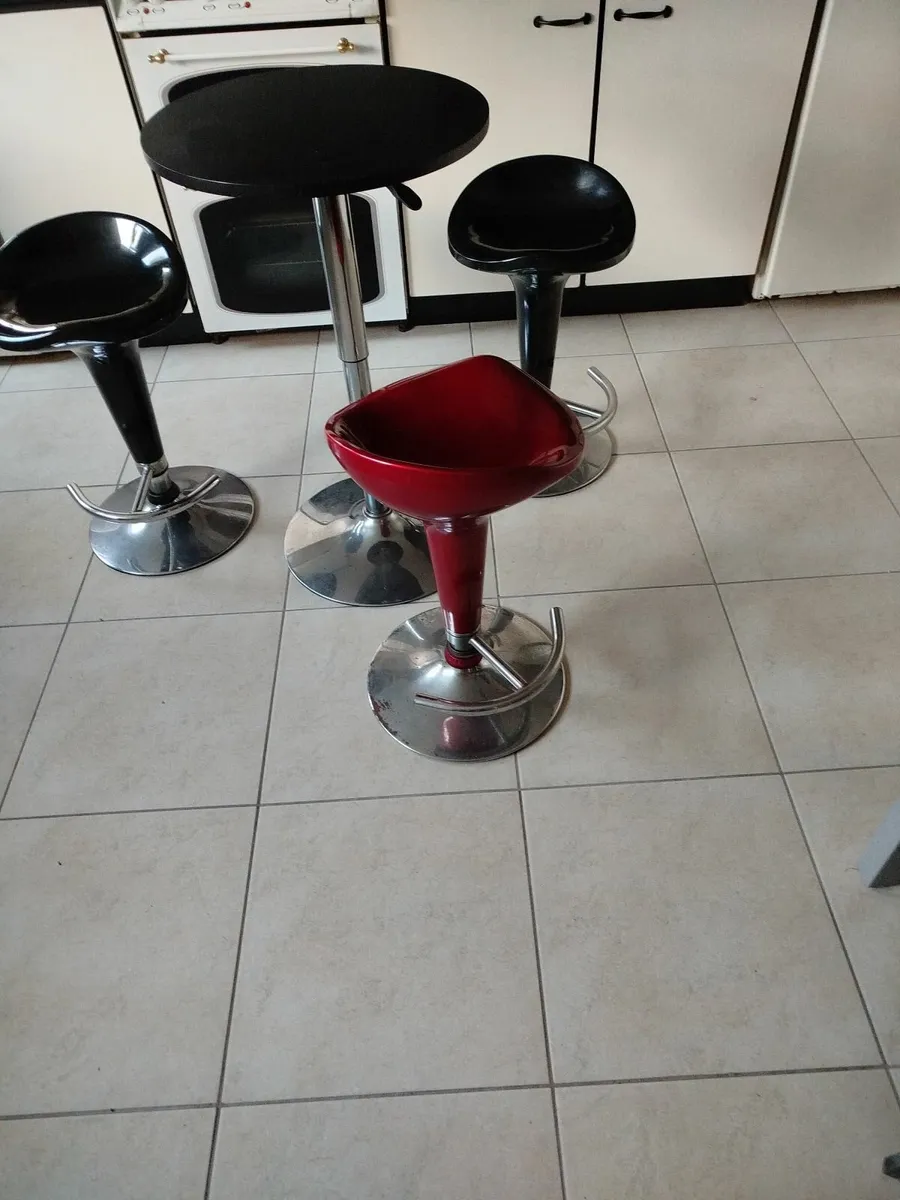 Breakfast Bar and Three stools - Image 2