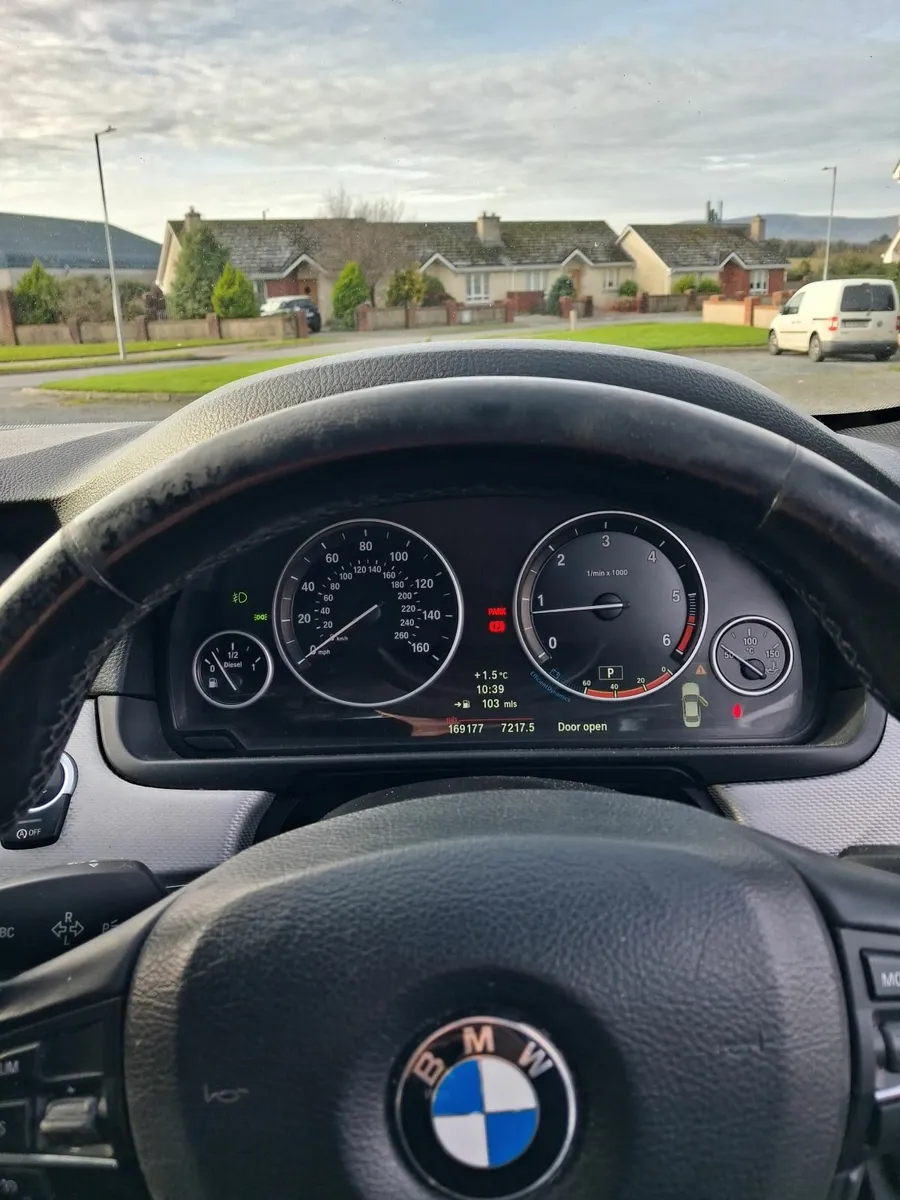 BMW 5-Series 2012 - Image 3