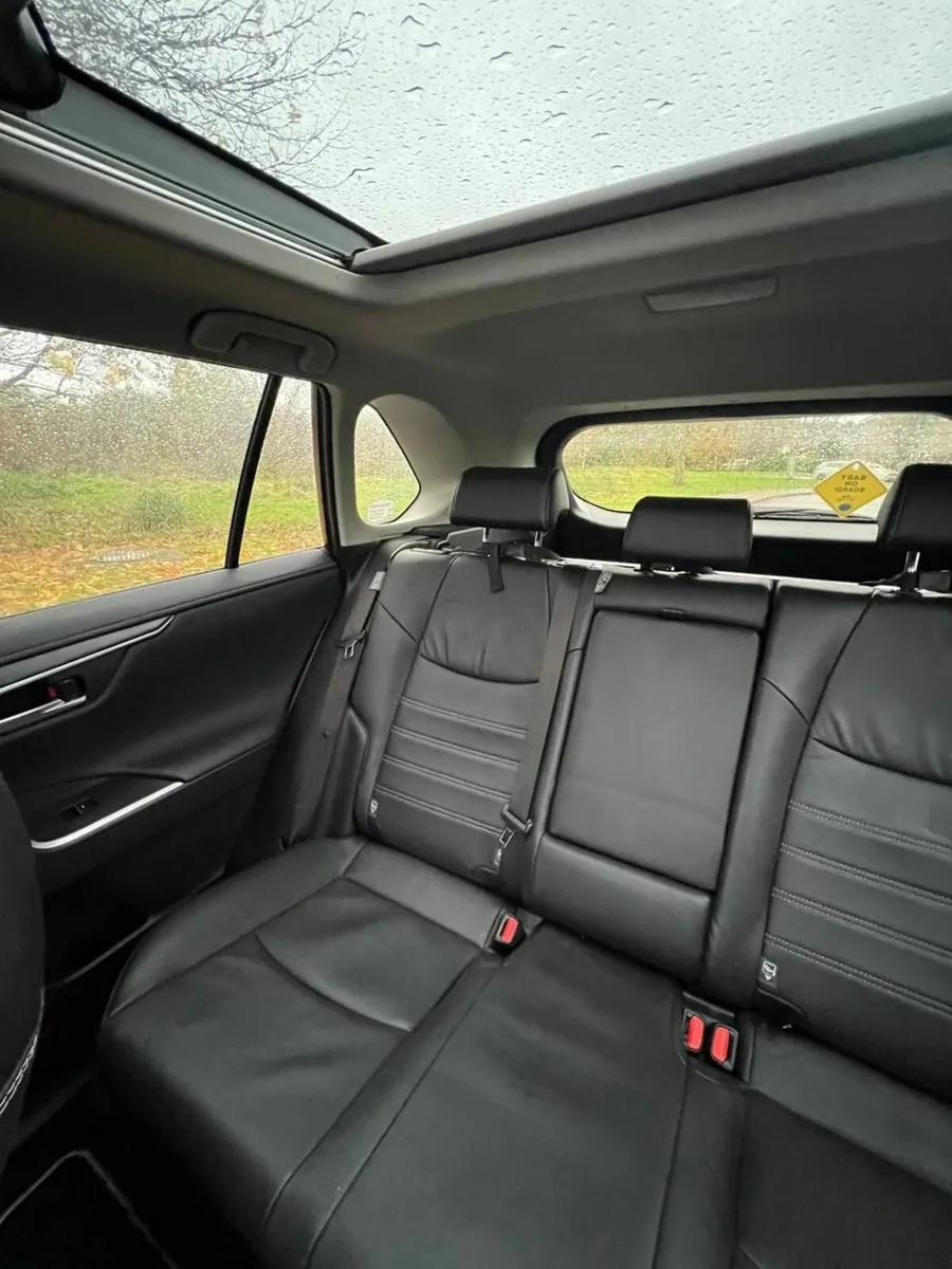 Toyota RAV4 2022 high spec plantinum sunroof - Image 4