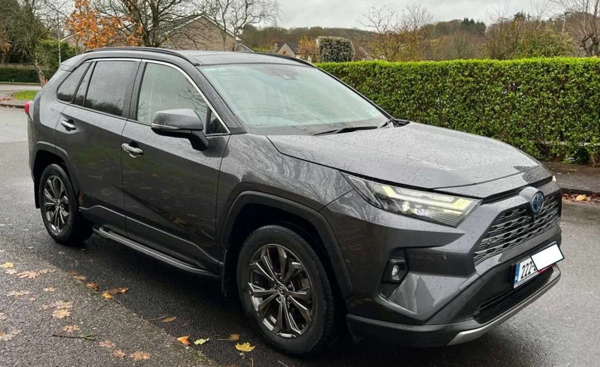 Toyota RAV4 2022 high spec plantinum sunroof - Image 1