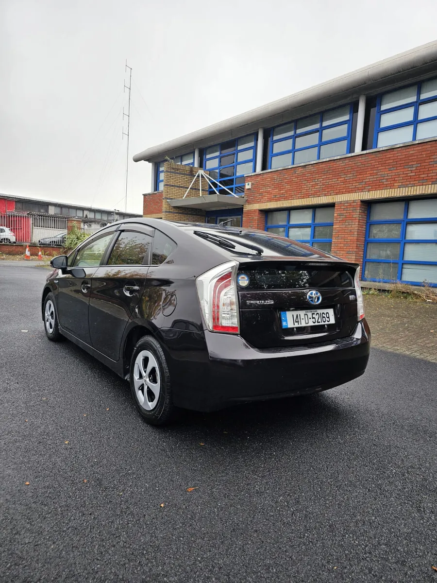 Toyota Prius 2014 Automatic Hybrid - Image 4