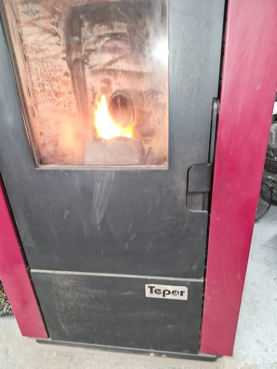 Wood pellet stove - Image 1