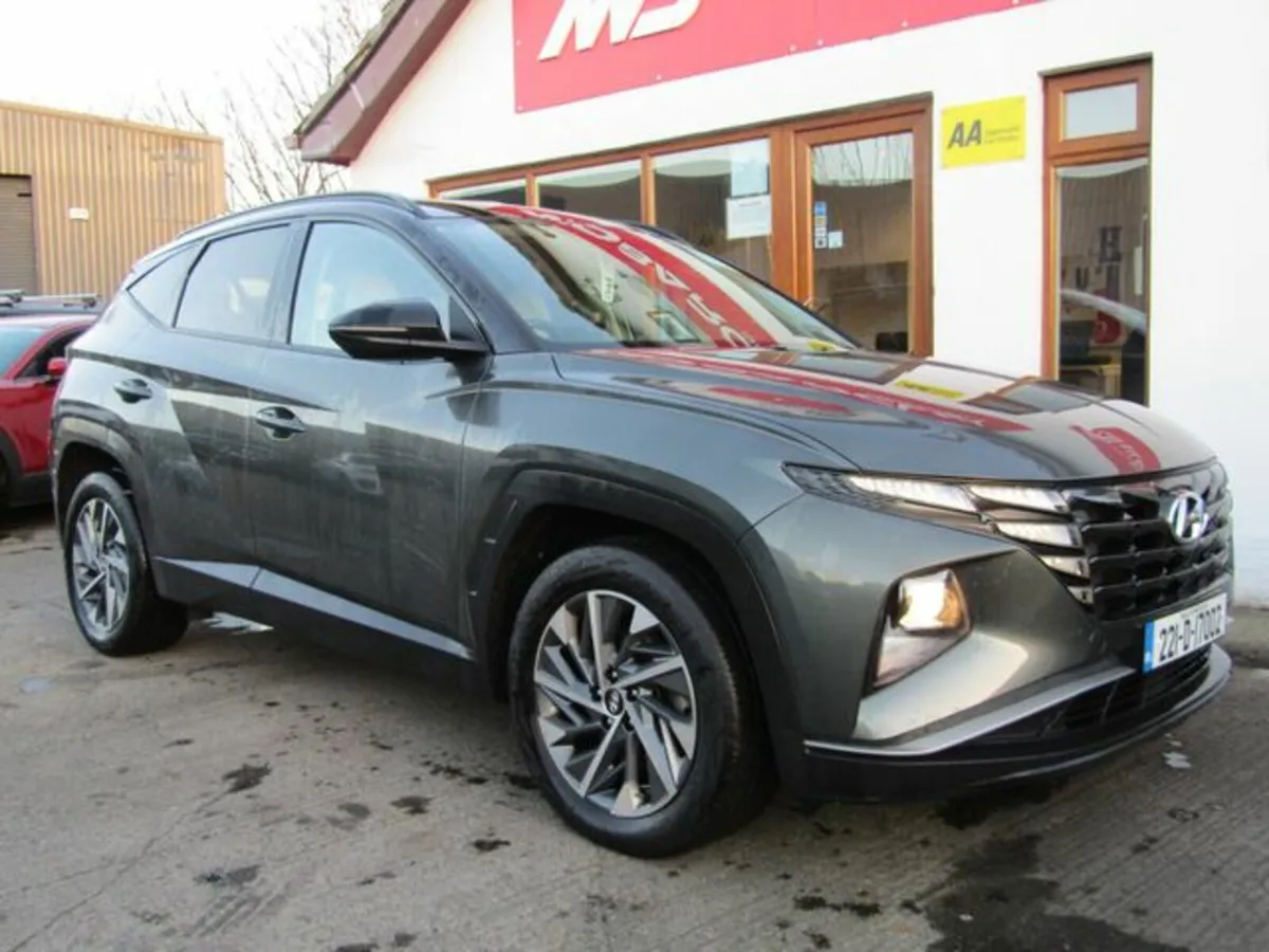 Hyundai Tucson ix35 Executive 2tone HEV Automatic - Image 2