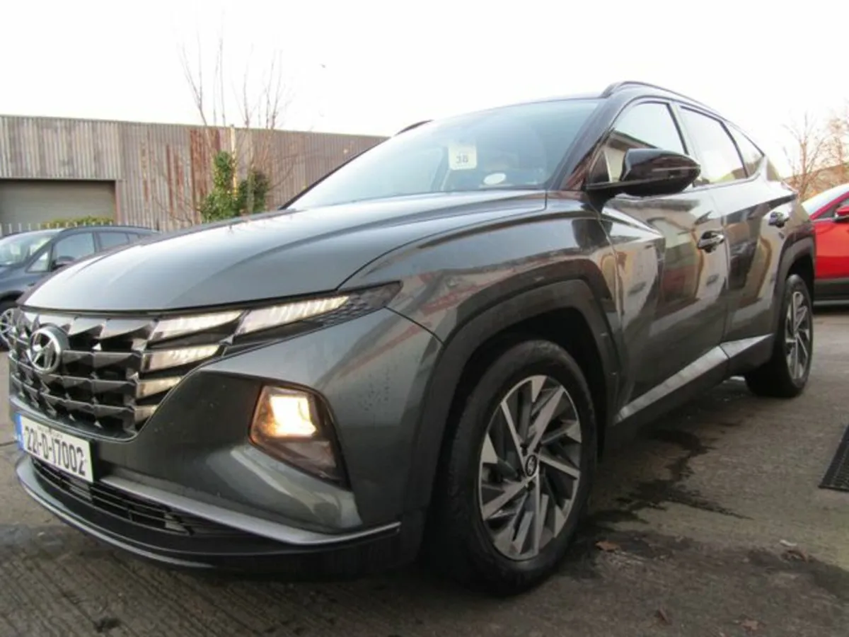 Hyundai Tucson ix35 Executive 2tone HEV Automatic - Image 4