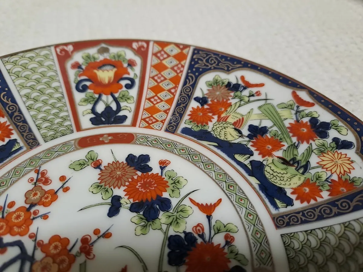 Vintage Imari plate floral and bird pattern - Image 2