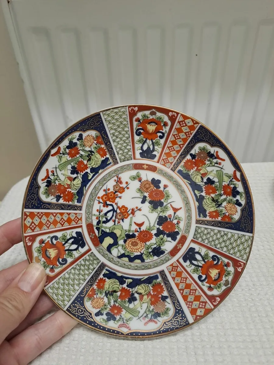Vintage Imari plate floral and bird pattern - Image 1