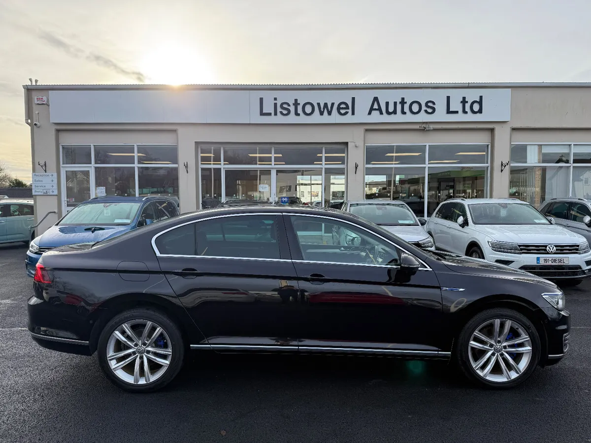 171 VW PASSAT GTE 1.4 AUTOMATIC 156BHP SALOON - Image 1