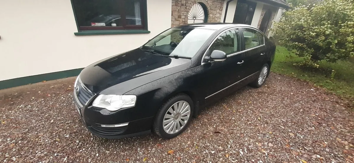 Volkswagen Passat 2010 - Image 2