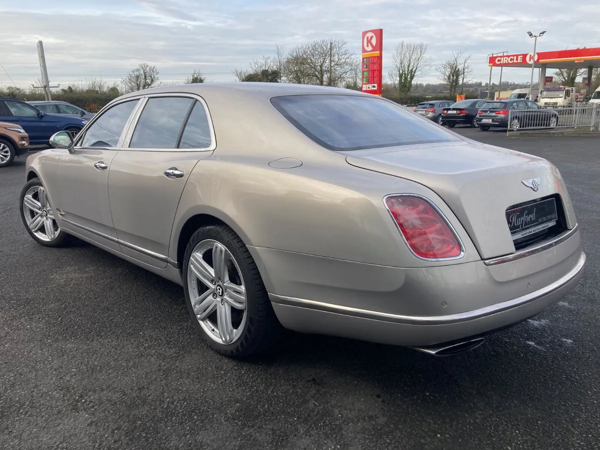 Bentley Mulsanne 6.8L V8 Mulliner Limousine - Image 4