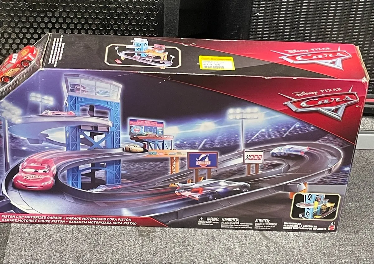 Piston cup motorized garage Disney cars toy - Image 1