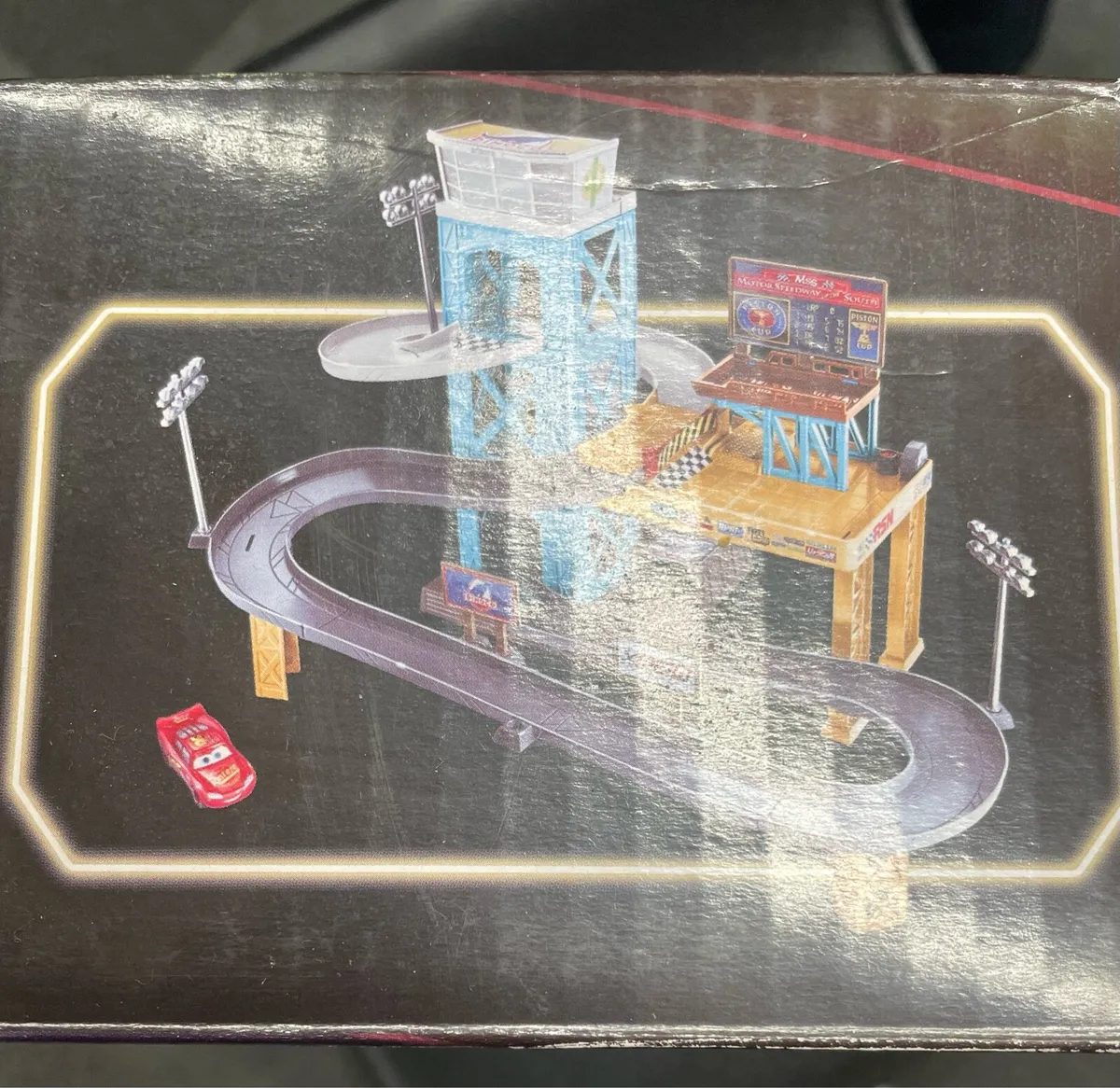 Piston cup motorized garage Disney cars toy - Image 2