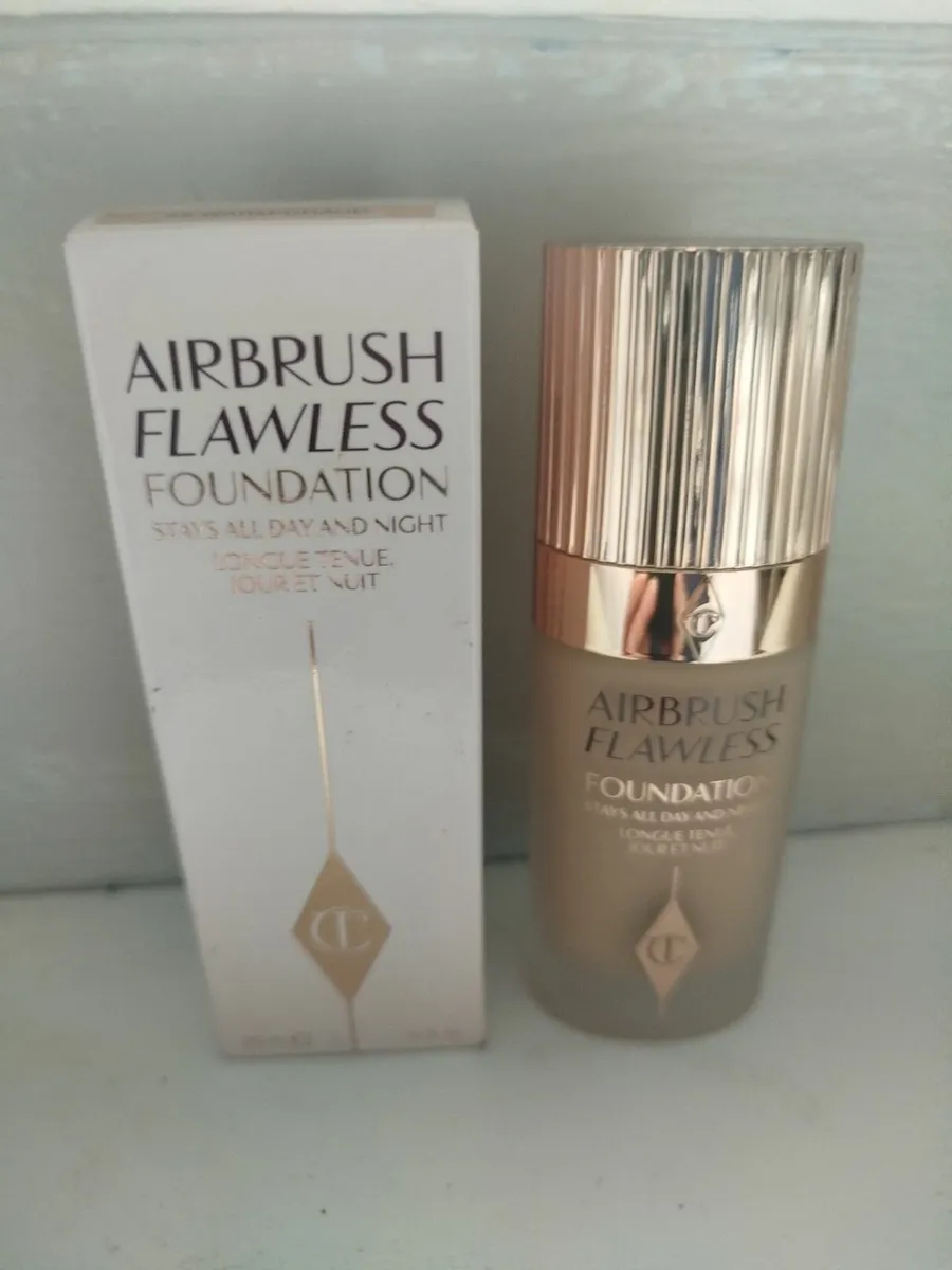 Charlotte Tilbury airbrush flawless foundation - Image 3