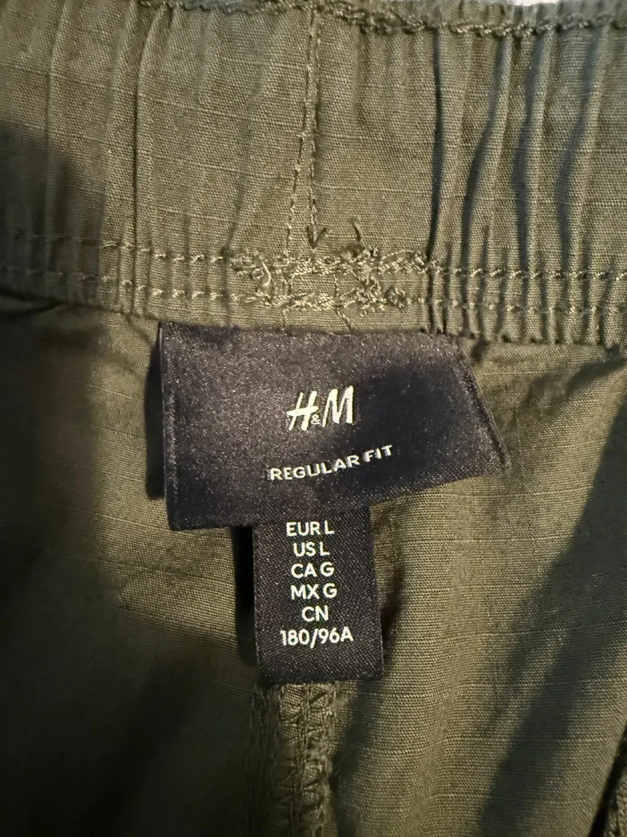 NEW H&M Regular Fit Cargo Shorts - Image 2