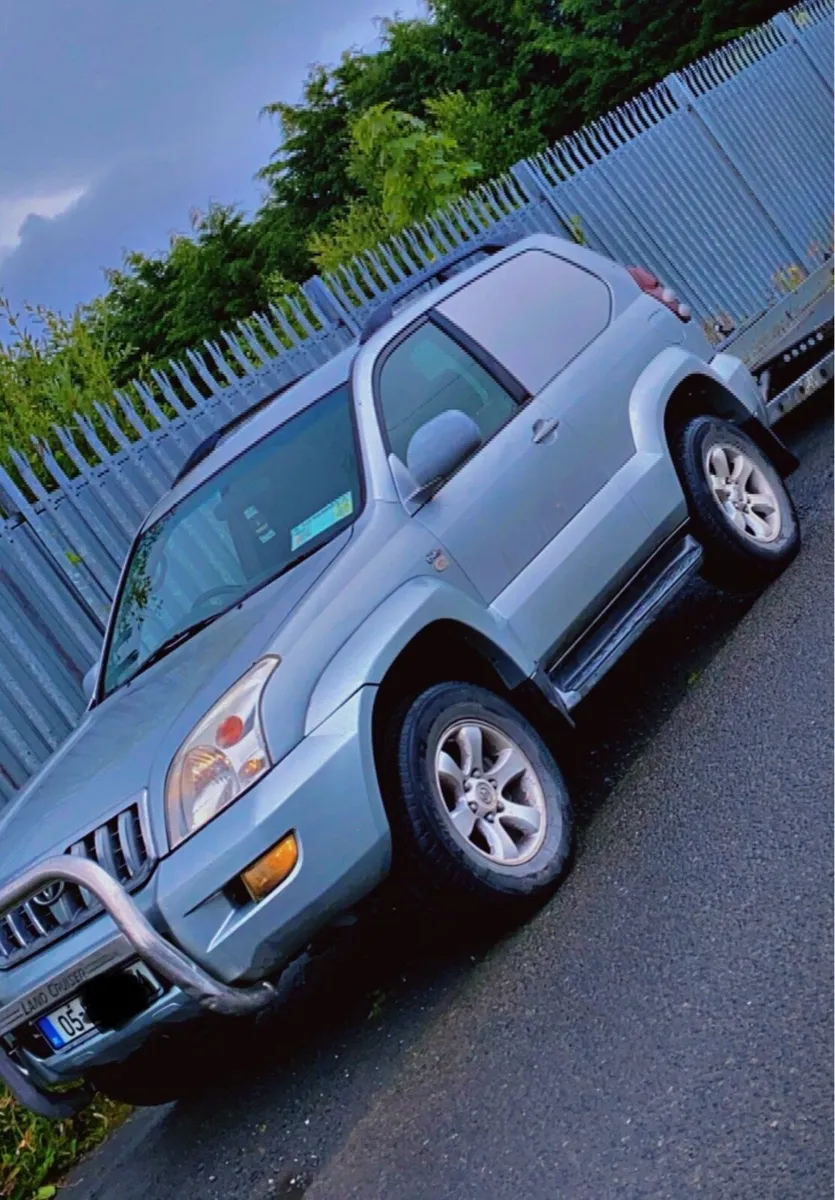 Toyota Landcruiser parts and engine available 2005 - Image 1