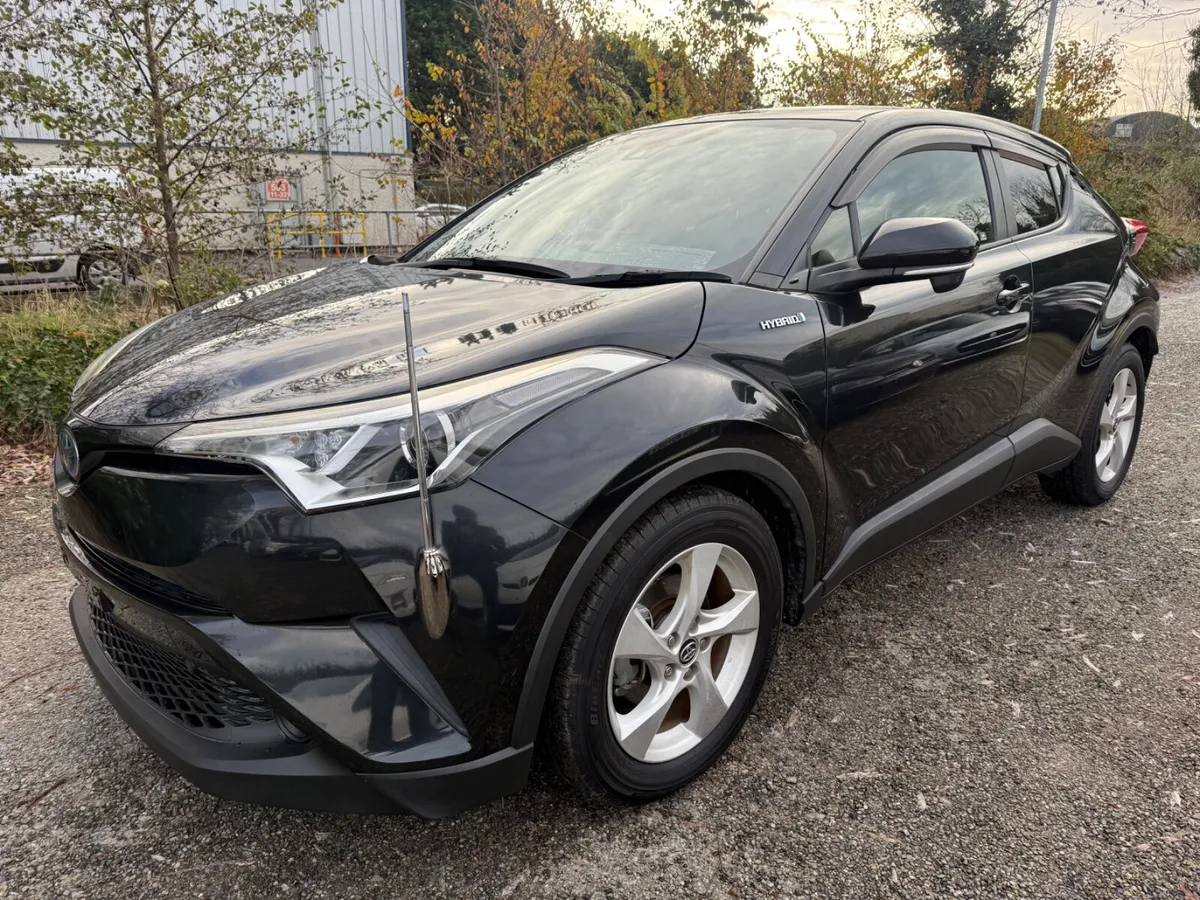 Toyota CH-R 2017 - Image 2