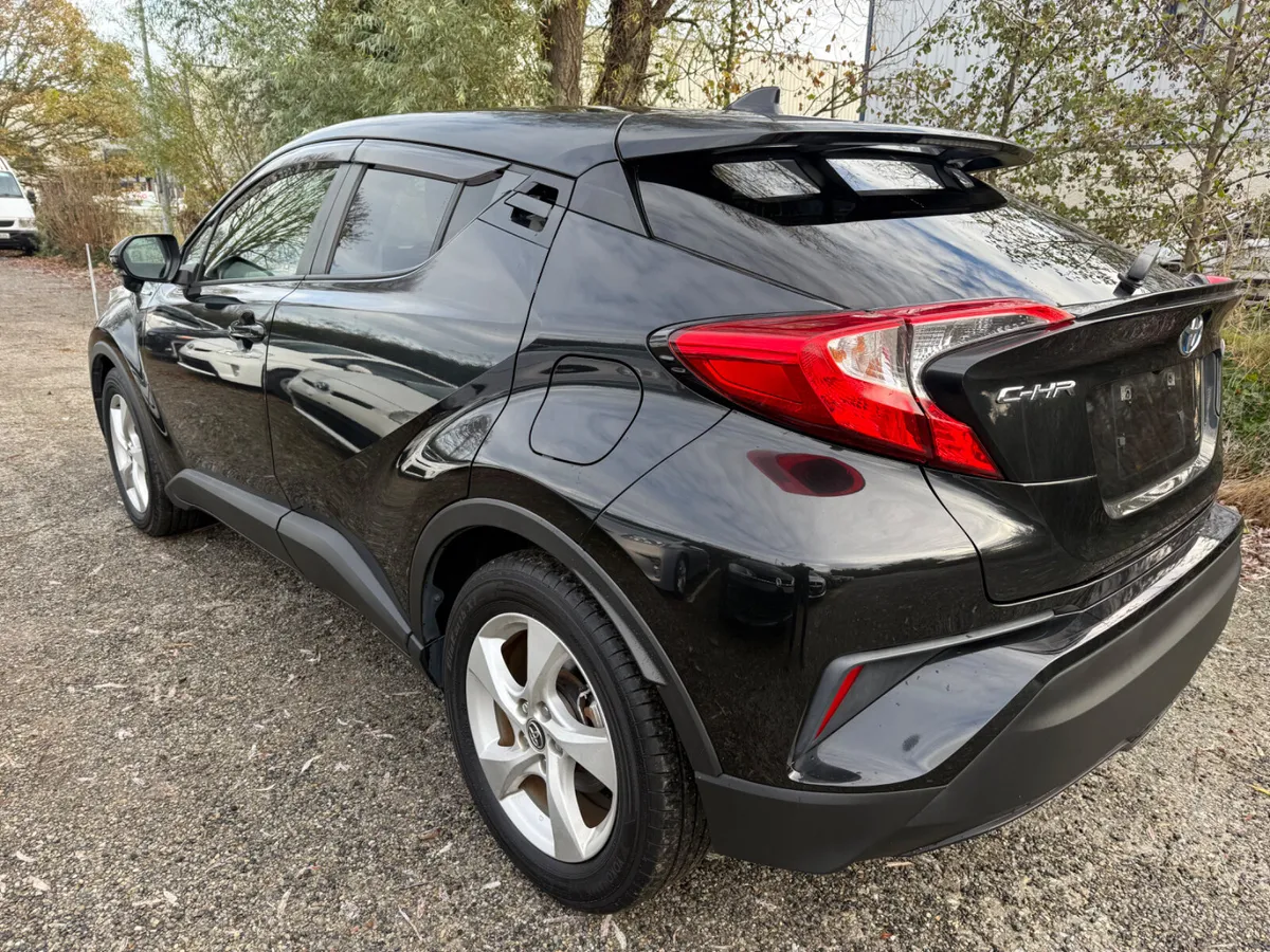 Toyota CH-R 2017 - Image 4