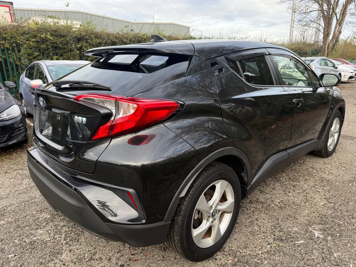 Toyota CH-R 2017 - Image 3