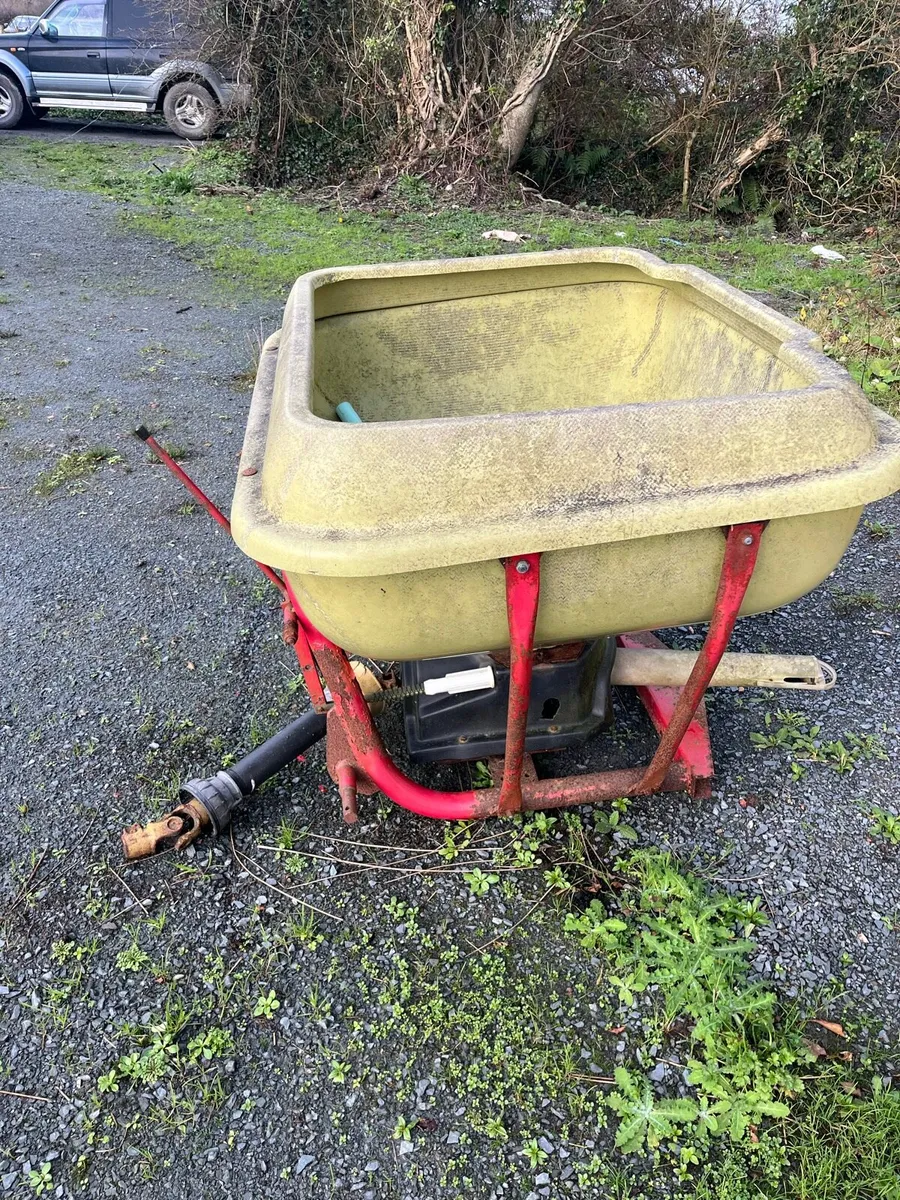 Fertilizer spreader - Image 2