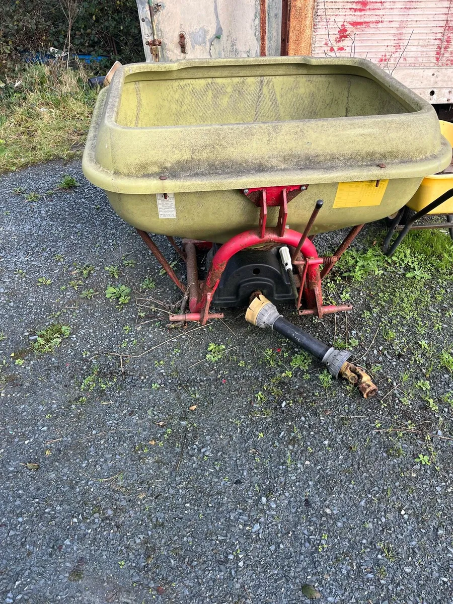 Fertilizer spreader - Image 3
