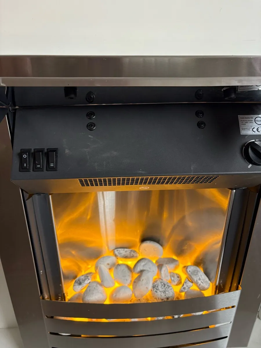 Electric fireplace and surround - Image 3