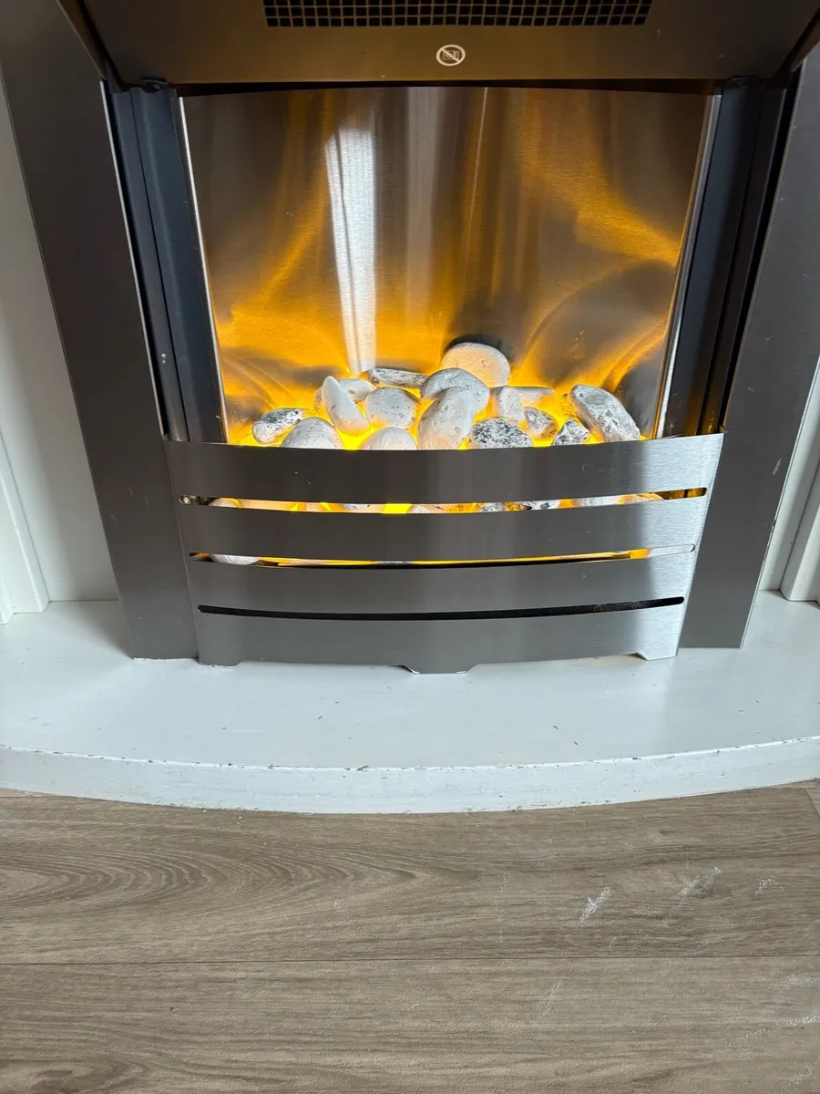 Electric fireplace and surround - Image 4