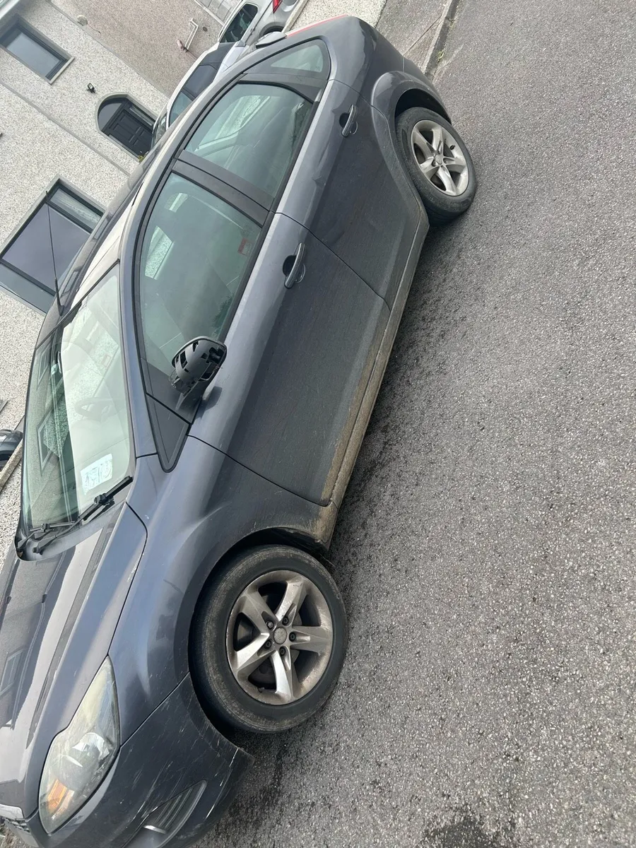 2010 Ford Focus - Image 2