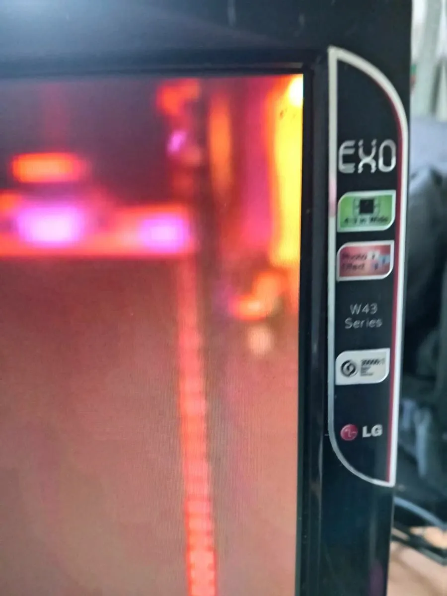 Computer Monitors 2 High Quality Samsung/ HP - Image 2